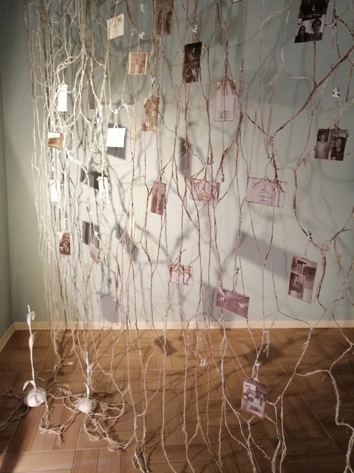 Ecco l'autunno la radice &egrave; pronta, il tempo &egrave; giusto Con altre nel giardino si abbraccia vigorosa